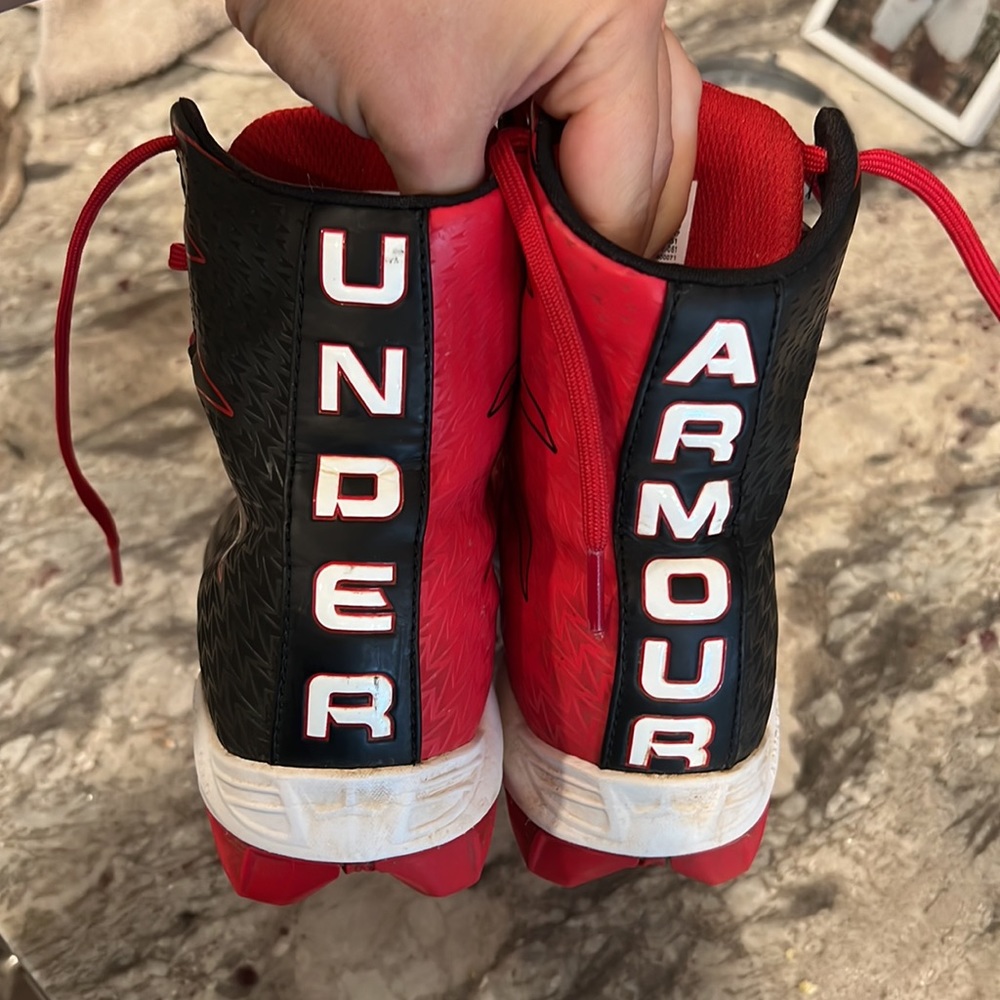 Boys under armour cleats - Picture 3 of 4
